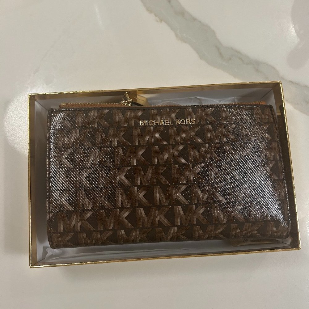 Michael Kors Jet Set Wristlet
